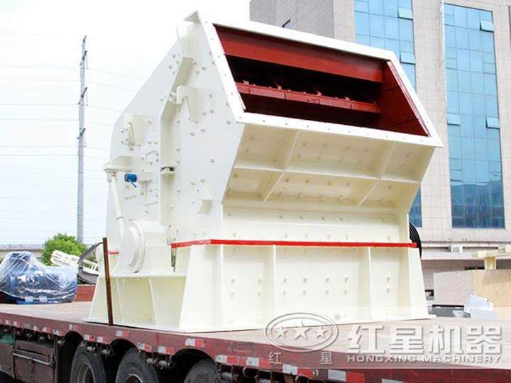 反擊式破碎機發(fā)貨，快速抵達用戶生產(chǎn)現(xiàn)場